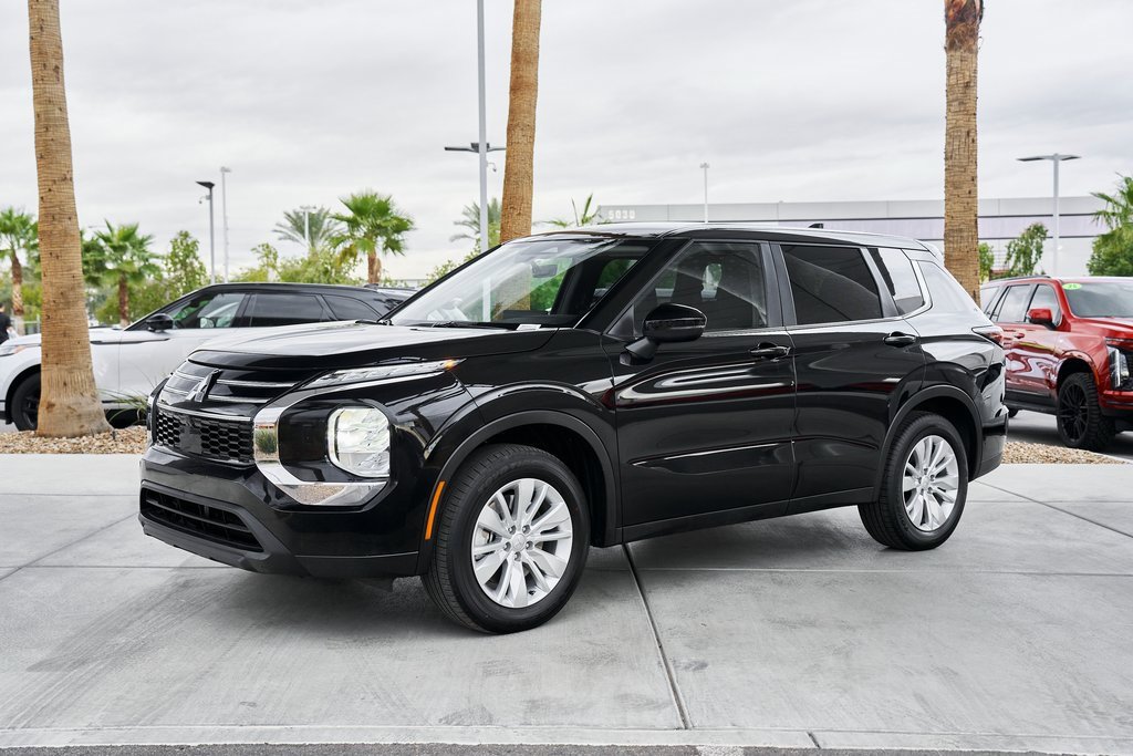 Used 2025 Mitsubishi Outlander ES image 4