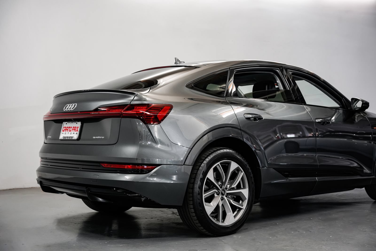 Used 2021 Audi e-tron Premium Plus w/ Premium Plus Package AWD/4WD image 44