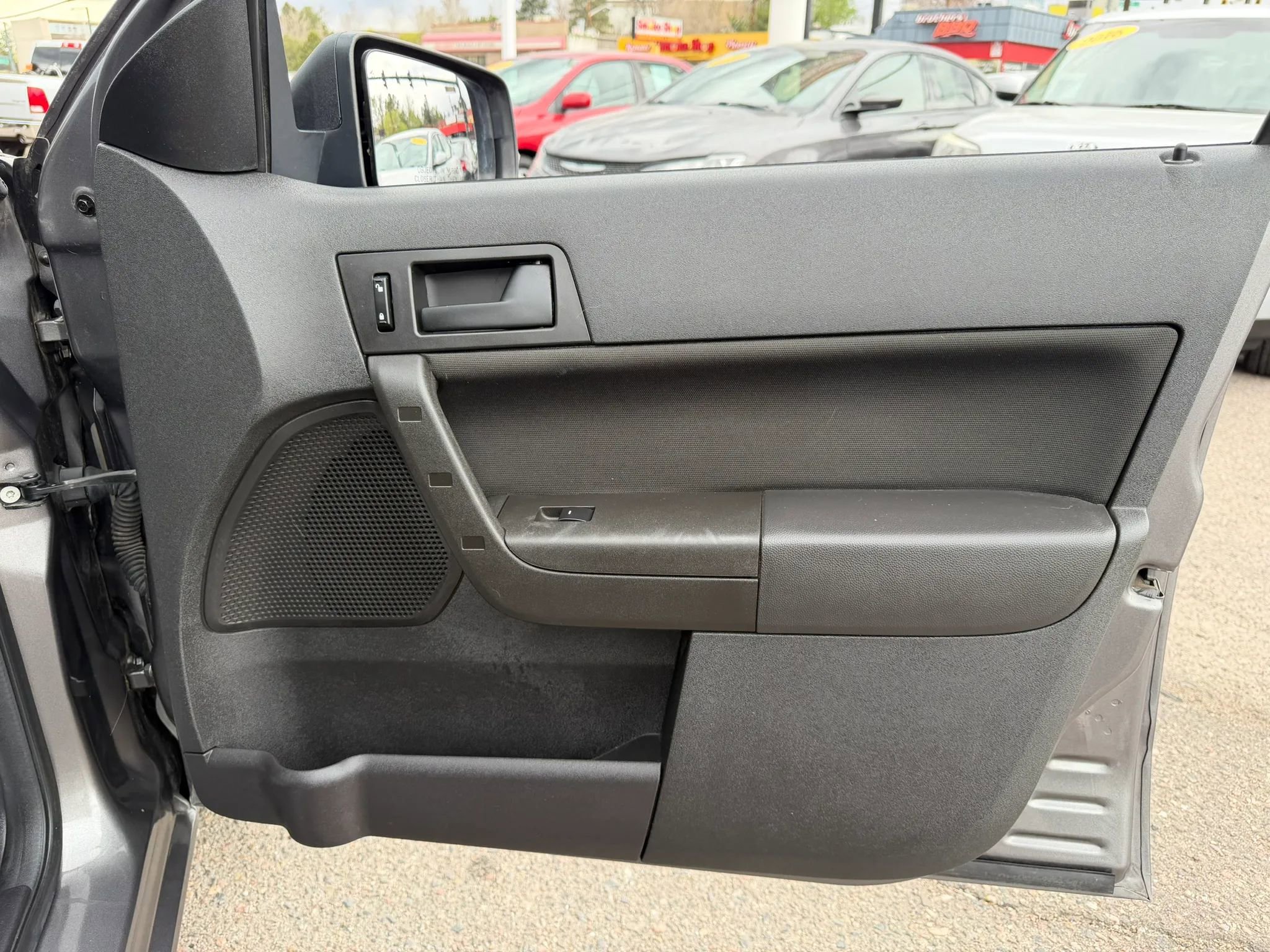 Used 2009 Ford Focus SE image 16