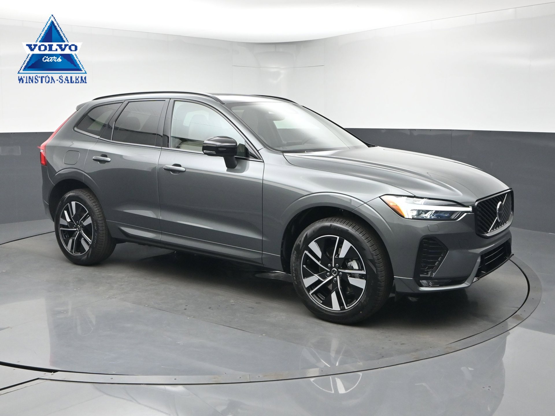 New 2027 Volvo XC60 B5 Core AWD/4WD image 1