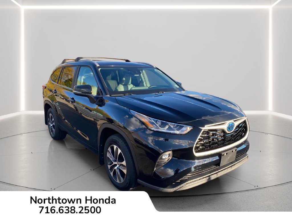 Used 2023 Toyota Highlander Bronze Edition FWD image 1