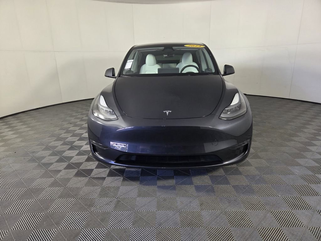 Used 2024 Tesla Model Y Long Range AWD/4WD image 3