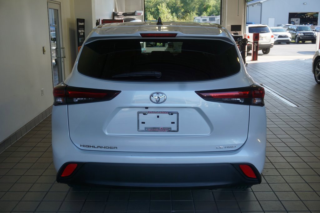 Certified 2024 Toyota Highlander LE image 15
