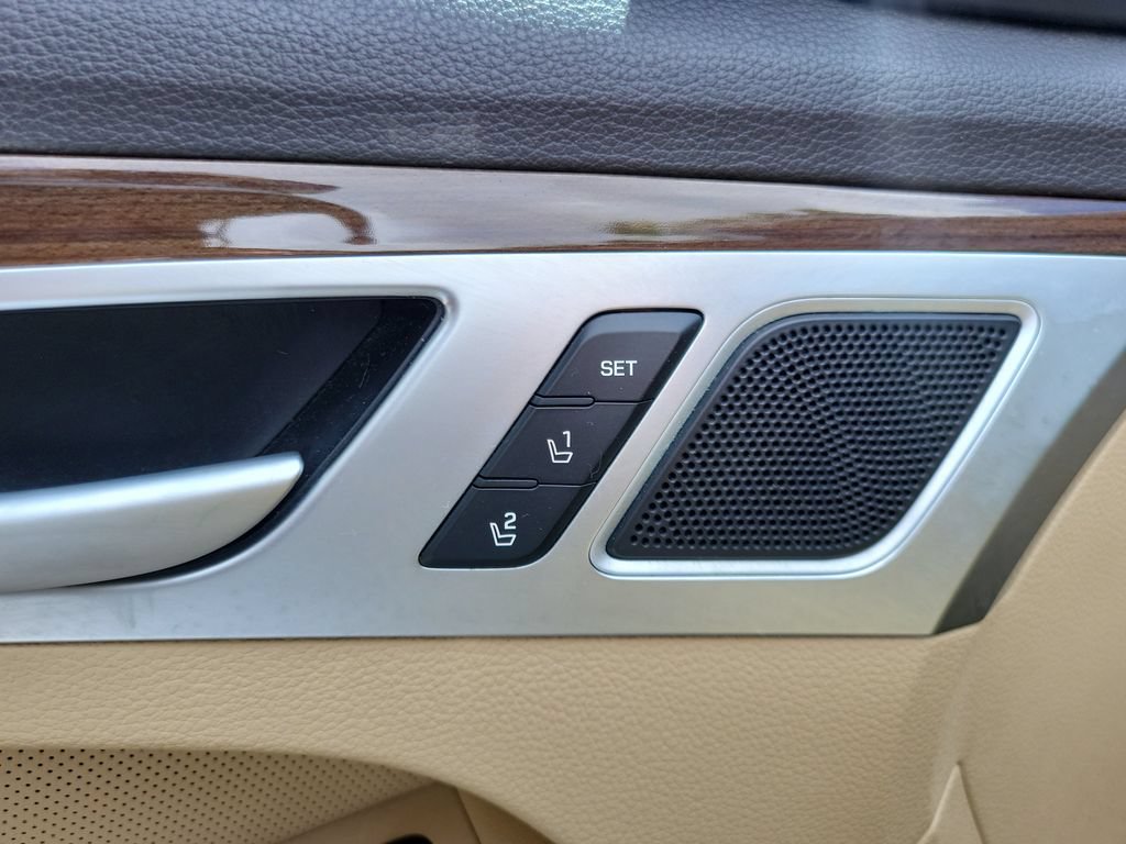 Used 2018 Genesis G80 3.8 RWD image 18