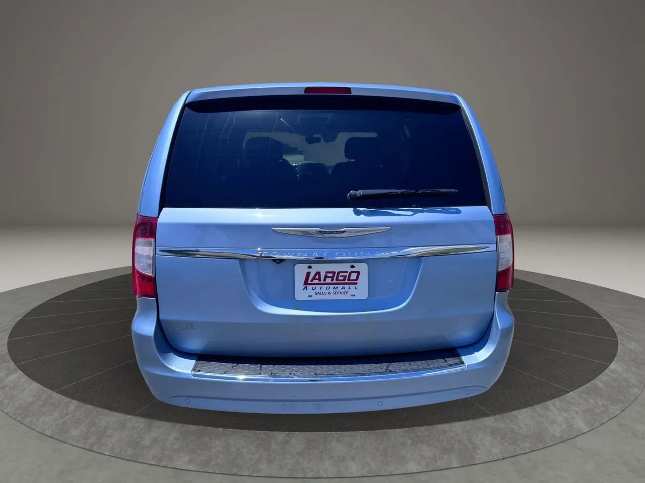 Used 2013 Chrysler Town & Country Touring-L w/ Driver Convenience Group FWD image 8