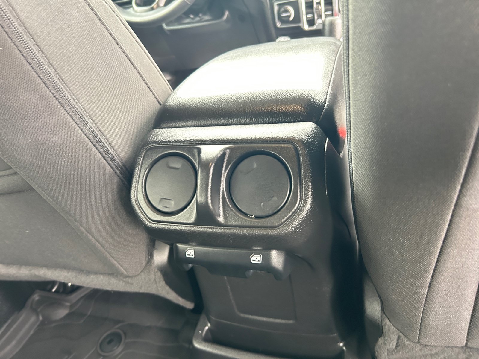 Used 2023 Jeep Wrangler Unlimited w/ Convenience Group AWD/4WD image 31