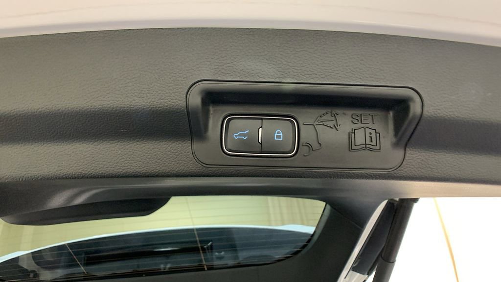 Used 2023 Ford Explorer XLT w/ Equipment Group 202A image 21