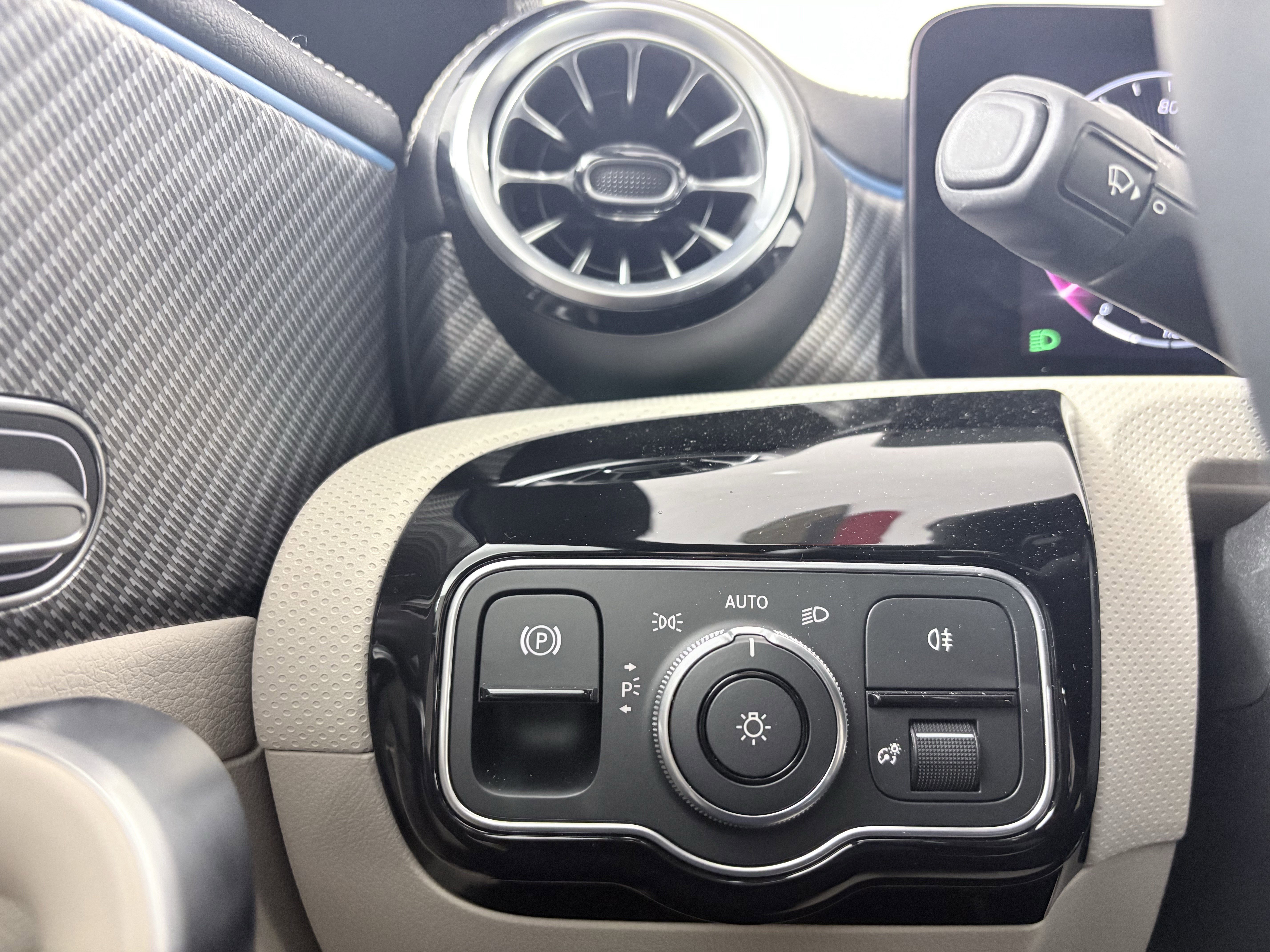 Used 2025 Mercedes-Benz CLA 250 4MATIC image 17