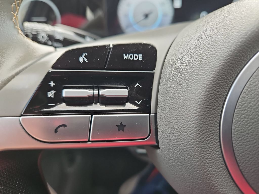 Used 2025 Hyundai Elantra SEL FWD image 21