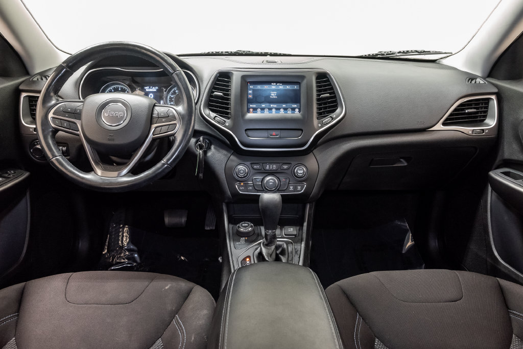 Used 2020 Jeep Cherokee Latitude w/ Cold Weather Group AWD/4WD image 27