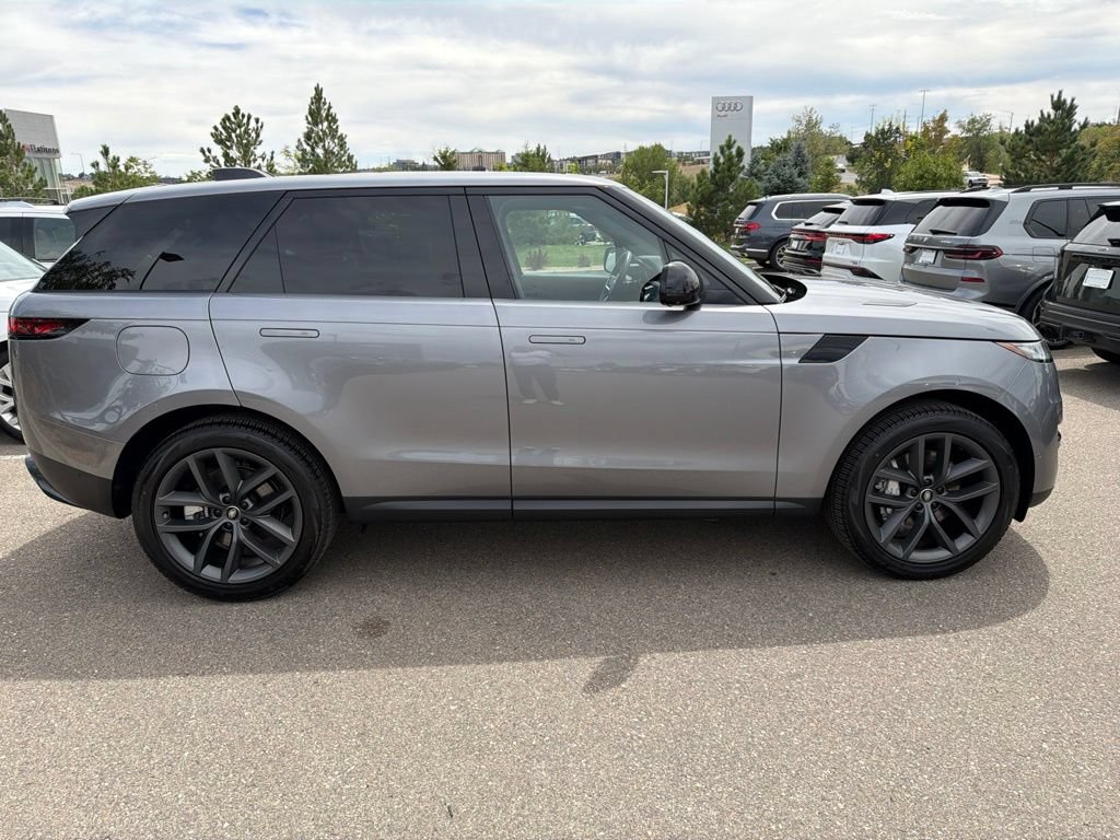 Used 2025 Land Rover Range Rover Sport SE AWD/4WD image 8