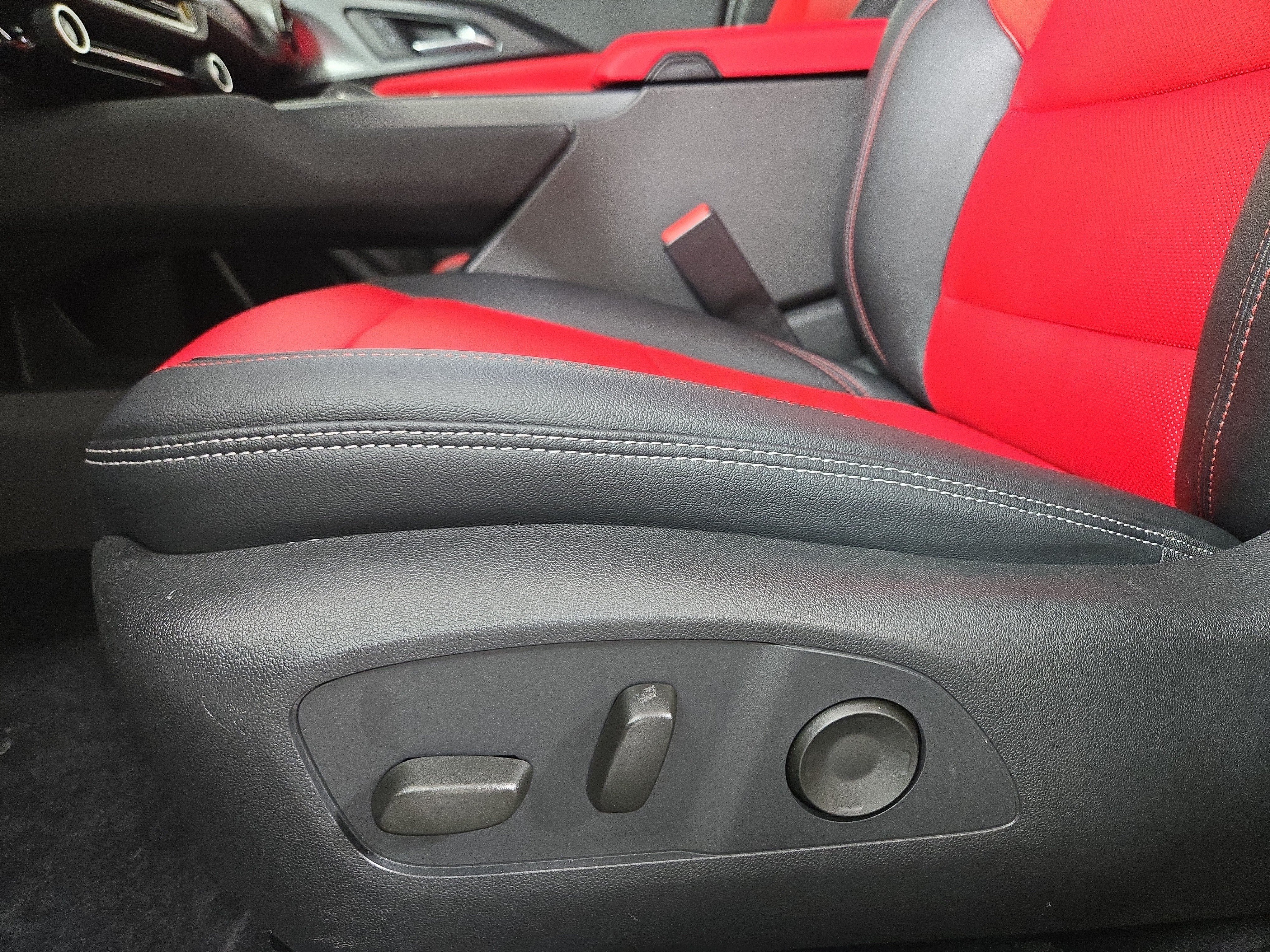 Used 2024 Chevrolet Equinox EV RS FWD image 29