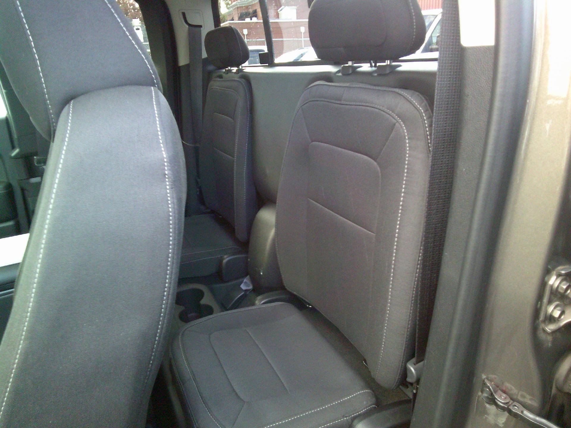 Used 2016 GMC Canyon SLE w/ SLE Convenience Package image 9