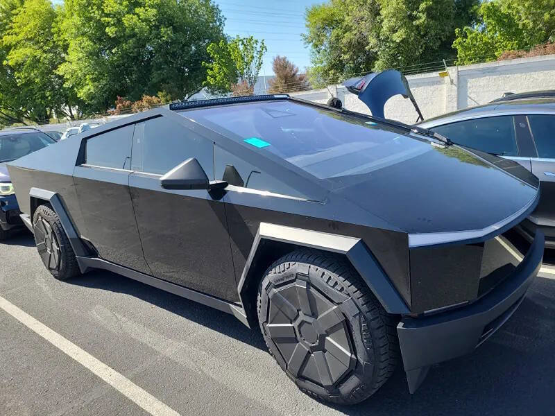 Used 2024 Tesla Cybertruck Cyberbeast AWD/4WD image 2