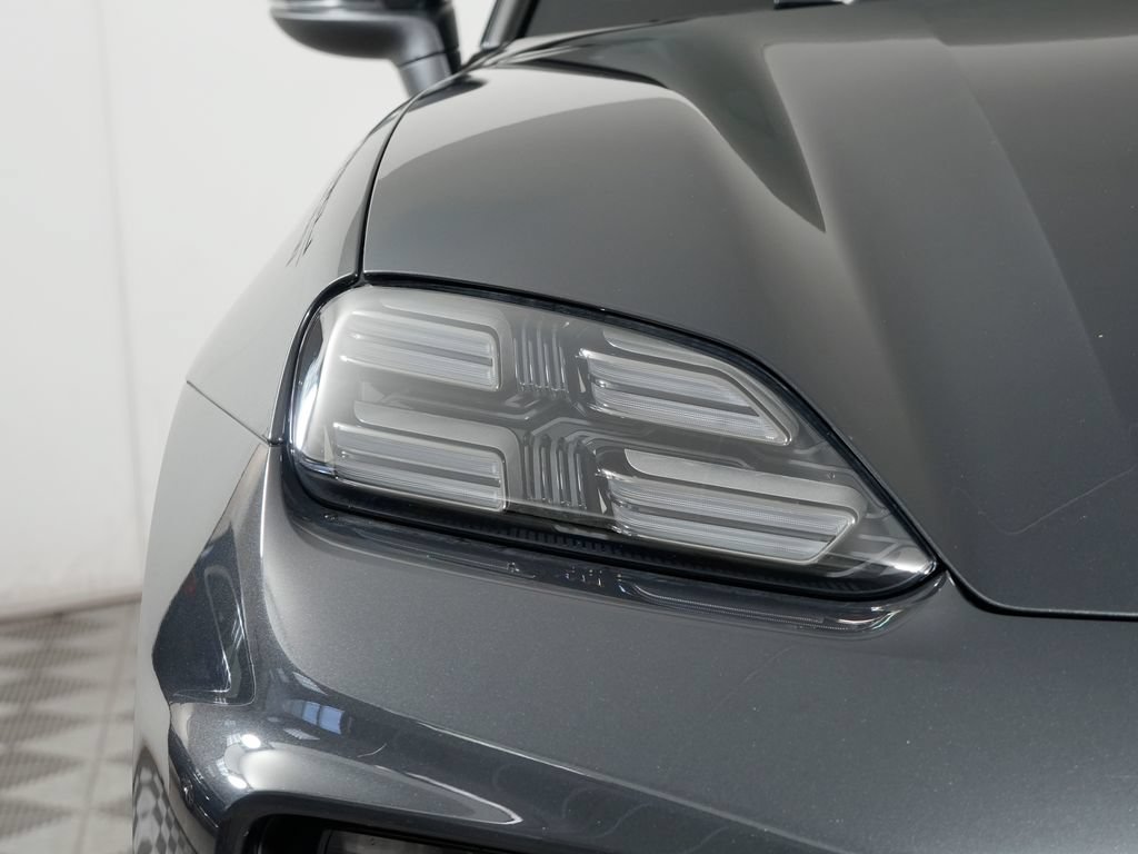 Certified 2025 Porsche Macan 4 Electric AWD/4WD image 11
