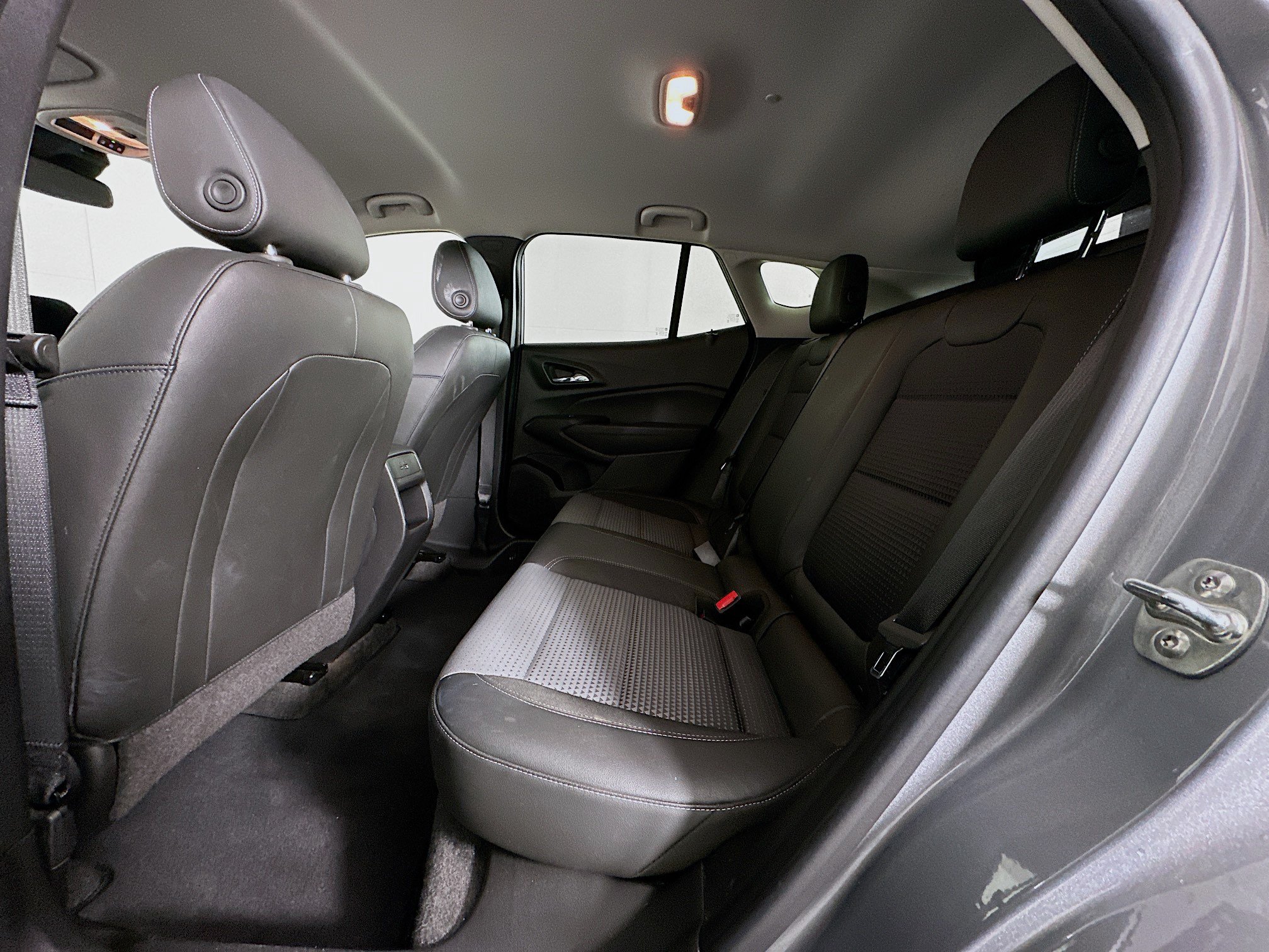 Used 2025 Chevrolet Trax LT FWD image 26