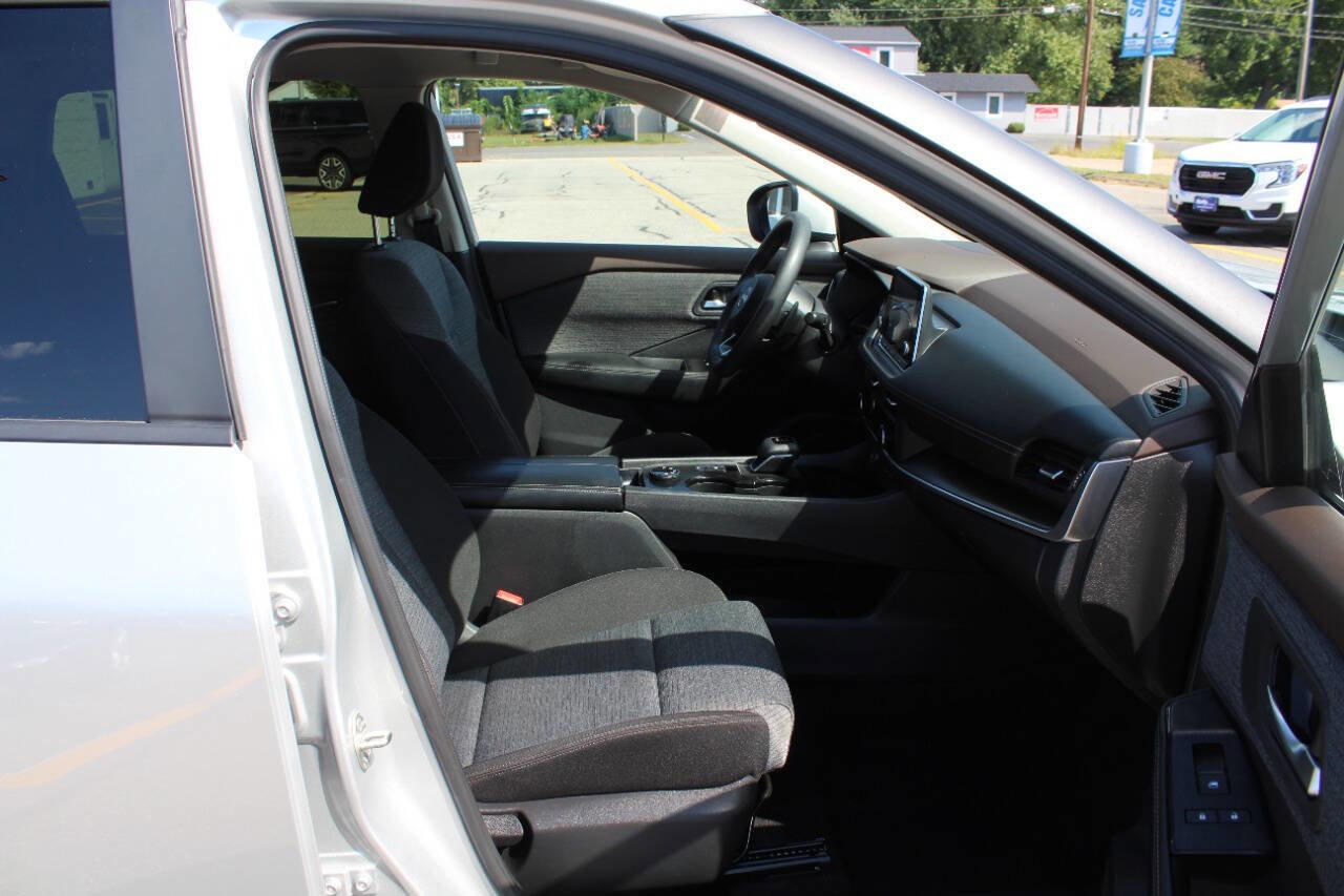 Used 2023 Nissan Rogue SV image 21