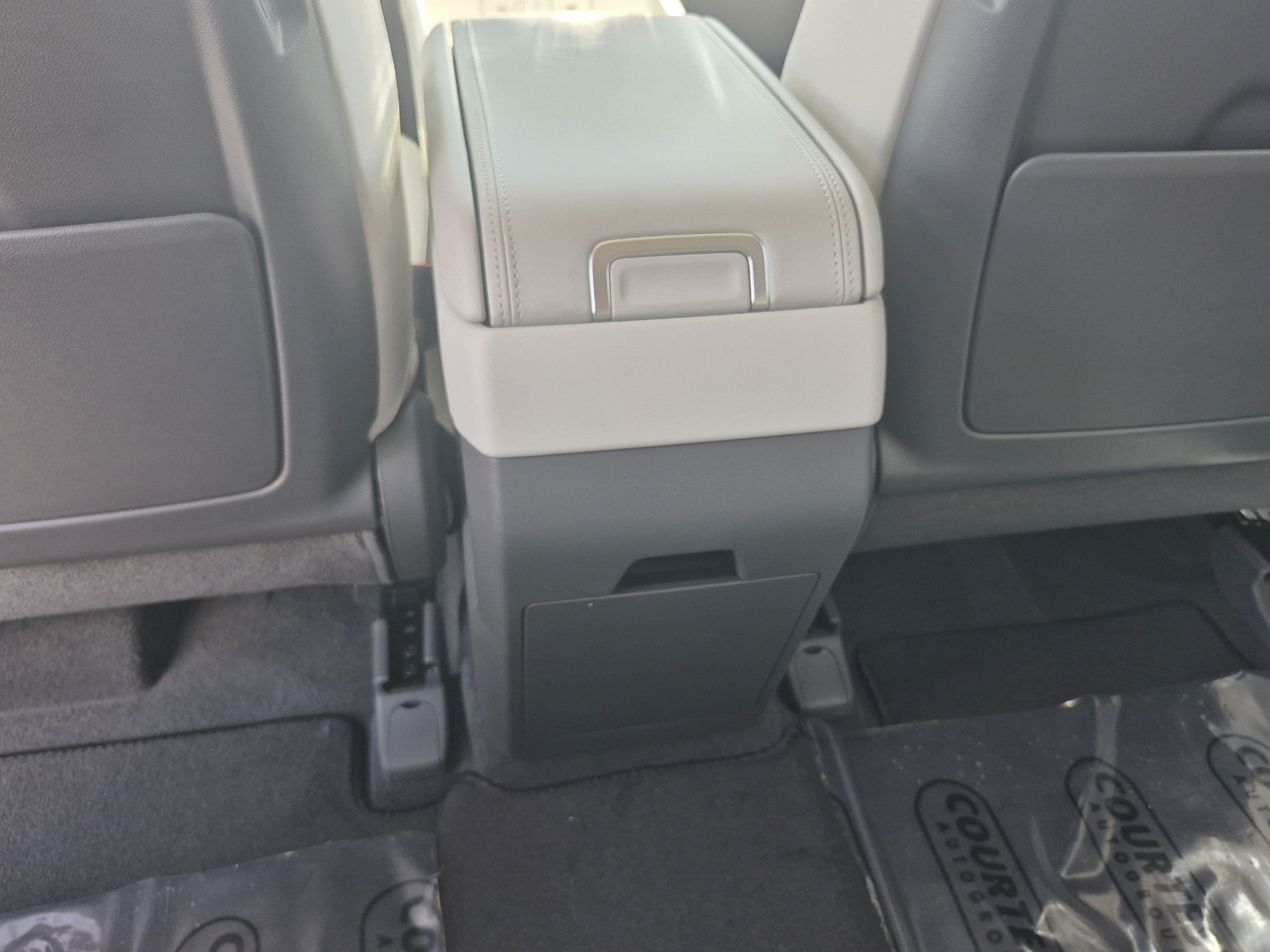 New 2027 Hyundai Santa Fe SE FWD image 15