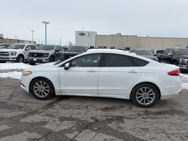 Used 2017 Ford Fusion SE w/ Fusion SE Technology Package image 8