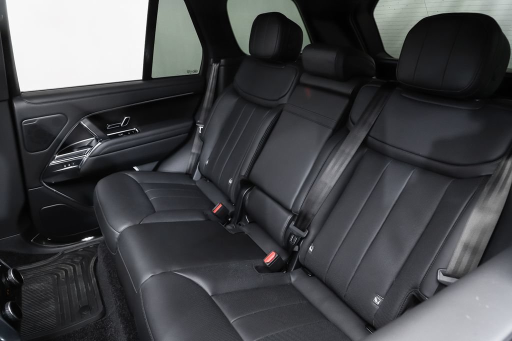 Used 2025 Land Rover Range Rover SE AWD/4WD image 11