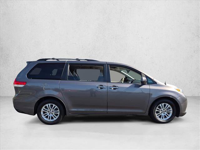 Used 2014 Toyota Sienna XLE FWD image 4