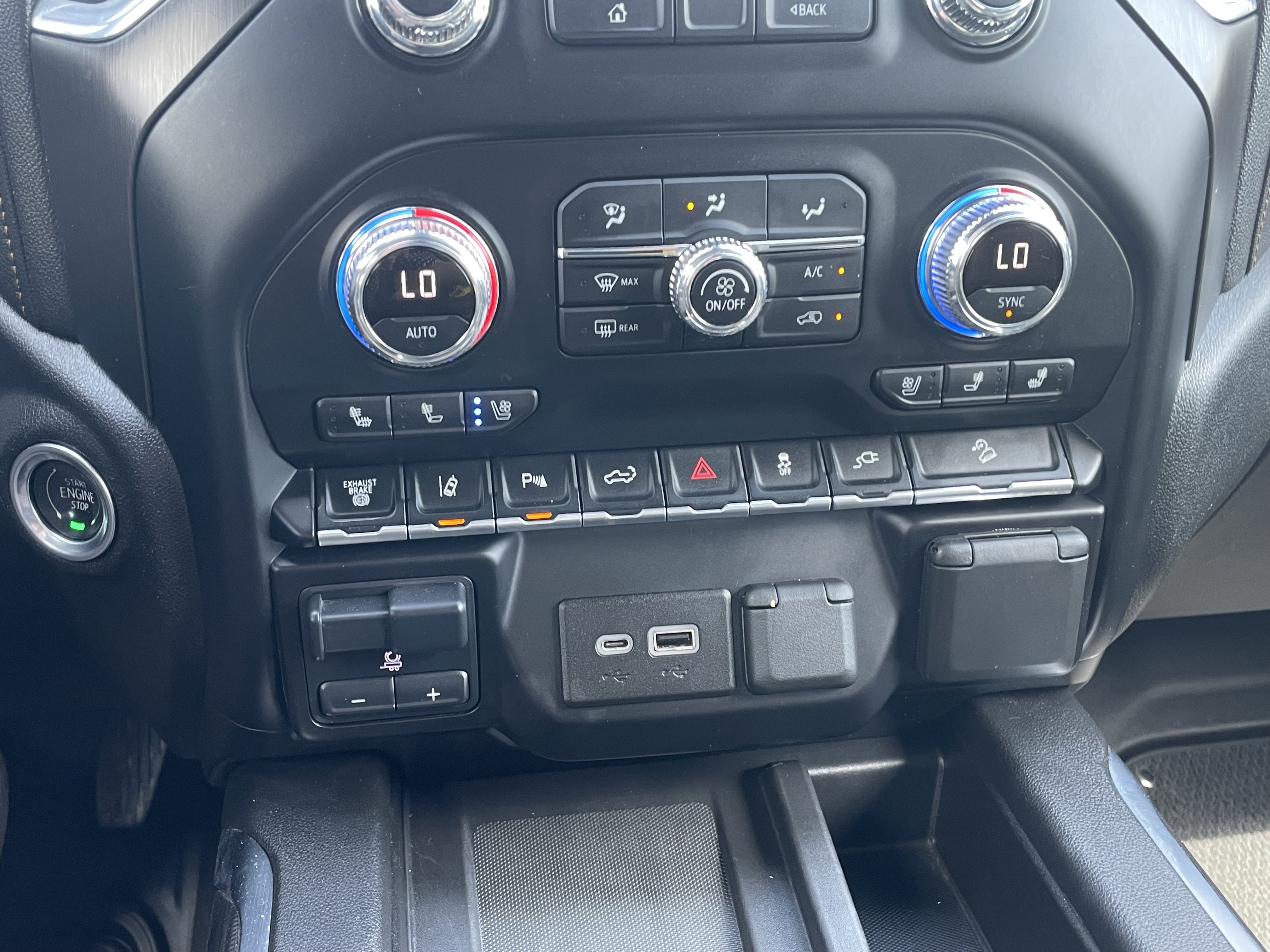 Used 2021 GMC Sierra 2500 AT4 w/ AT4 Preferred Package AWD/4WD image 25