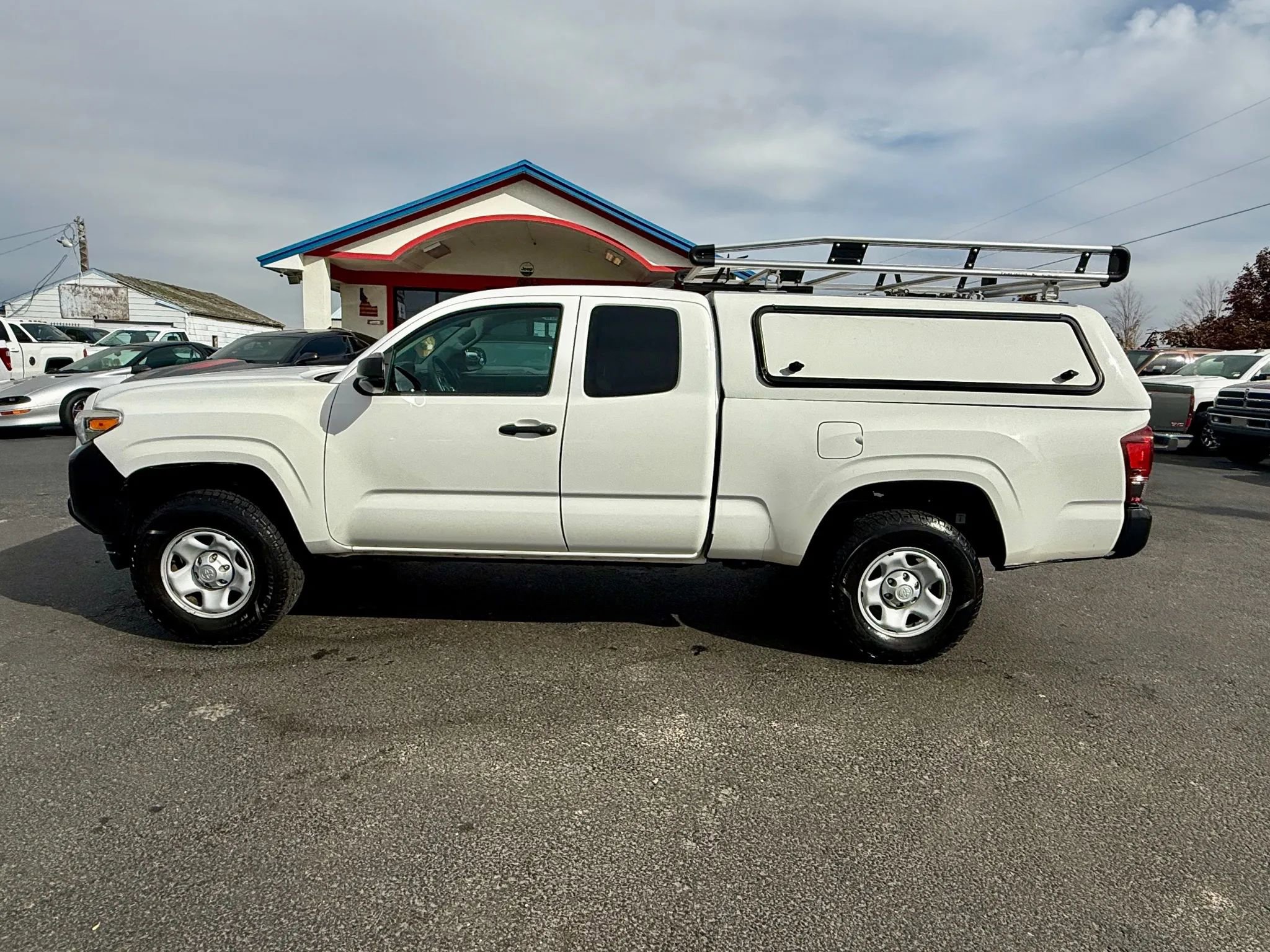 Used 2019 Toyota Tacoma 2WD Access Cab image 2