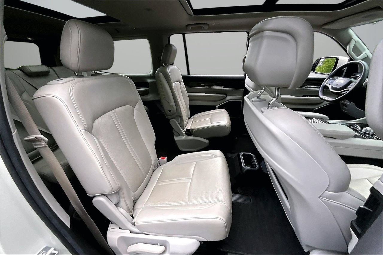 Certified 2022 Jeep Wagoneer Series III w/ Premium Group I AWD/4WD image 26