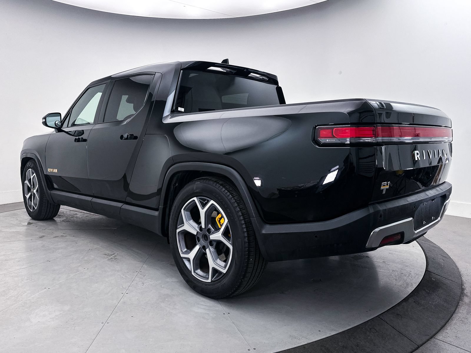 Used 2022 Rivian R1T Adventure AWD/4WD image 16