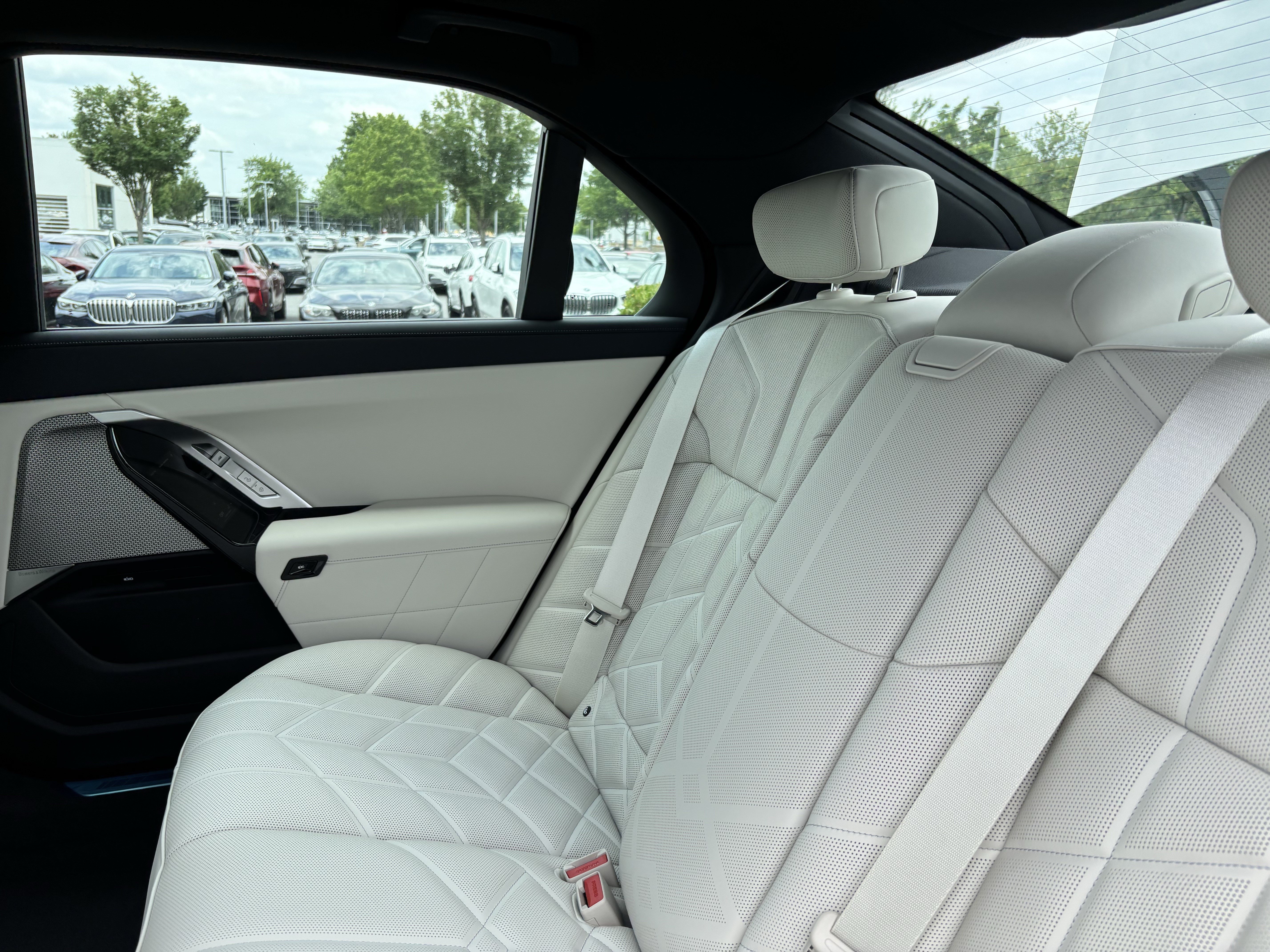 New 2026 BMW 750e xDrive AWD/4WD image 34