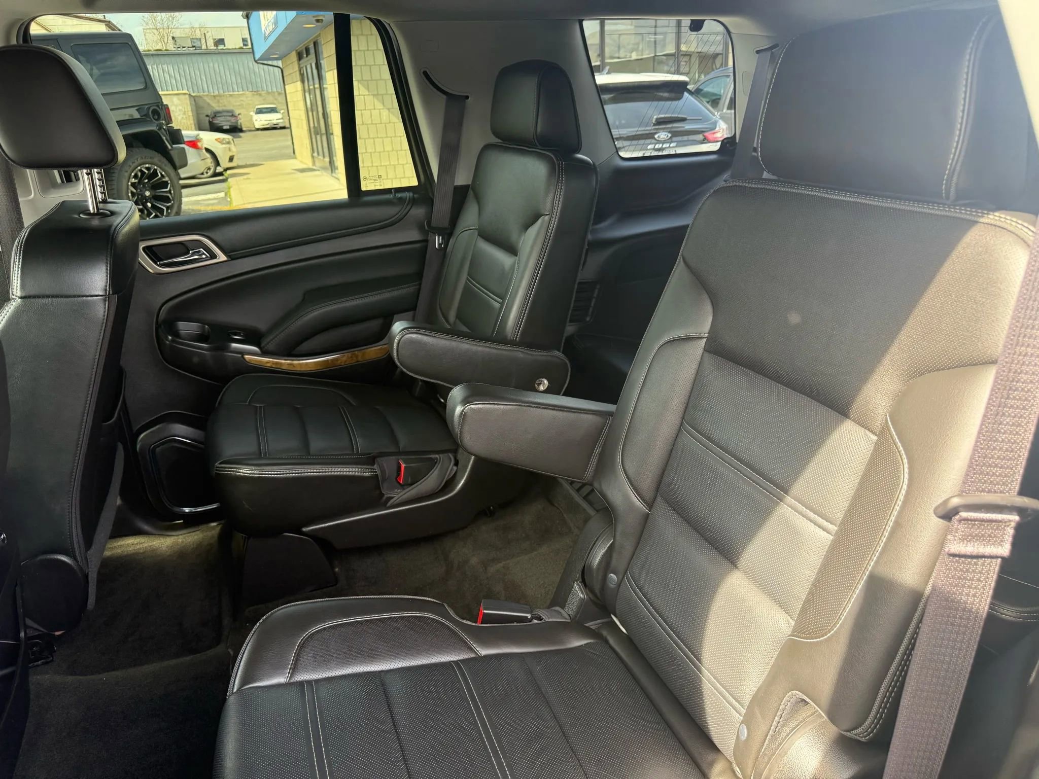 Used 2017 GMC Yukon Denali w/ Enhanced Security Package image 21