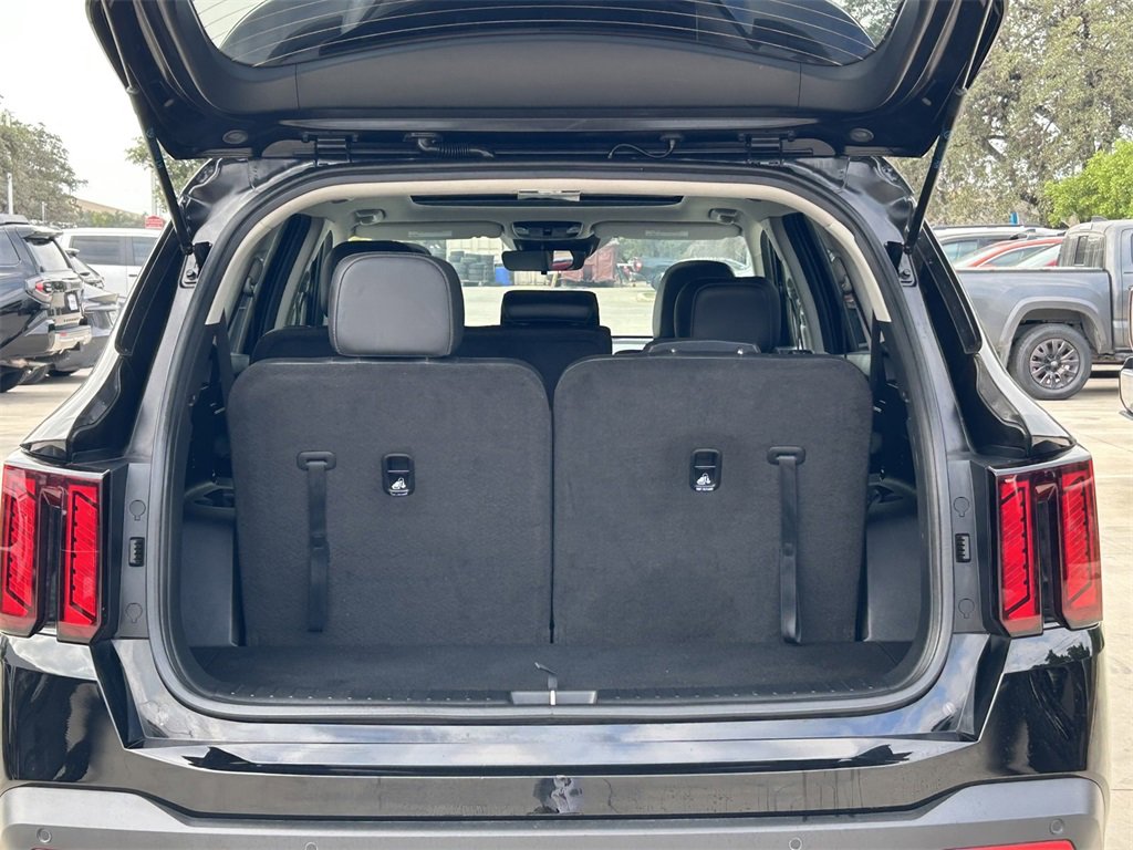 Used 2025 Kia Sorento S w/ Panoramic Sunroof Package image 12