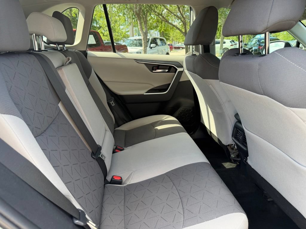Used 2021 Toyota RAV4 XLE FWD image 6