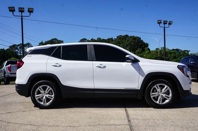 Used 2024 GMC Terrain SLE image 3