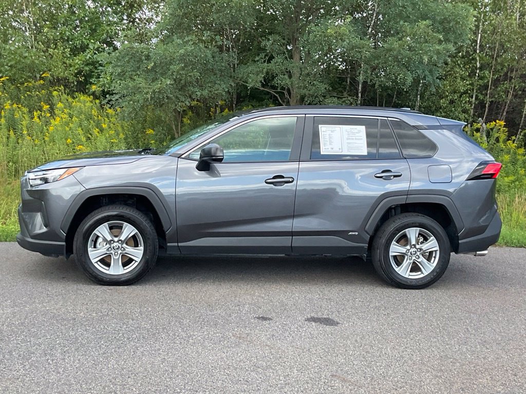 Used 2025 Toyota RAV4 LE AWD/4WD image 28