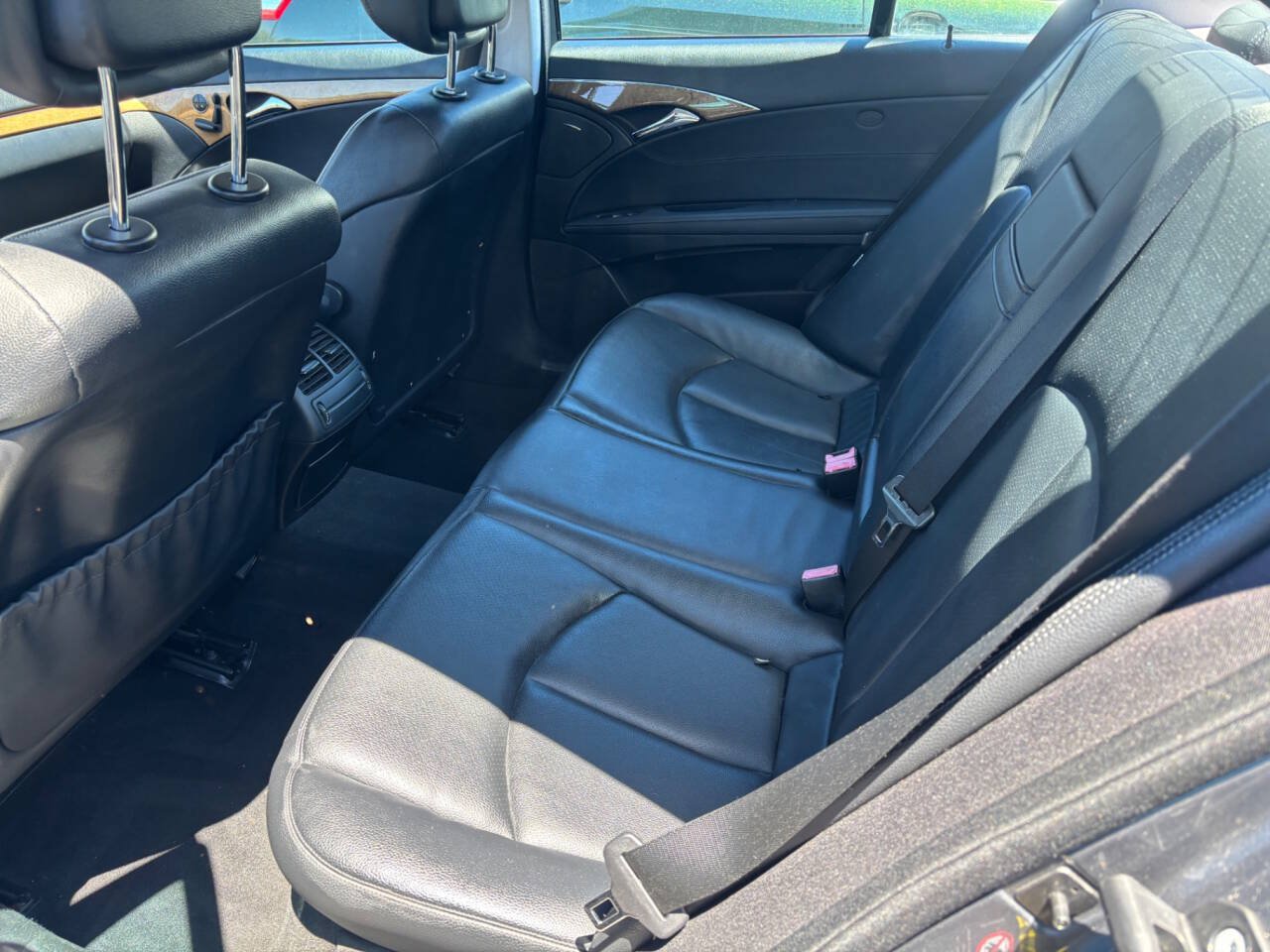 Used 2009 Mercedes-Benz E 350 Sedan image 8