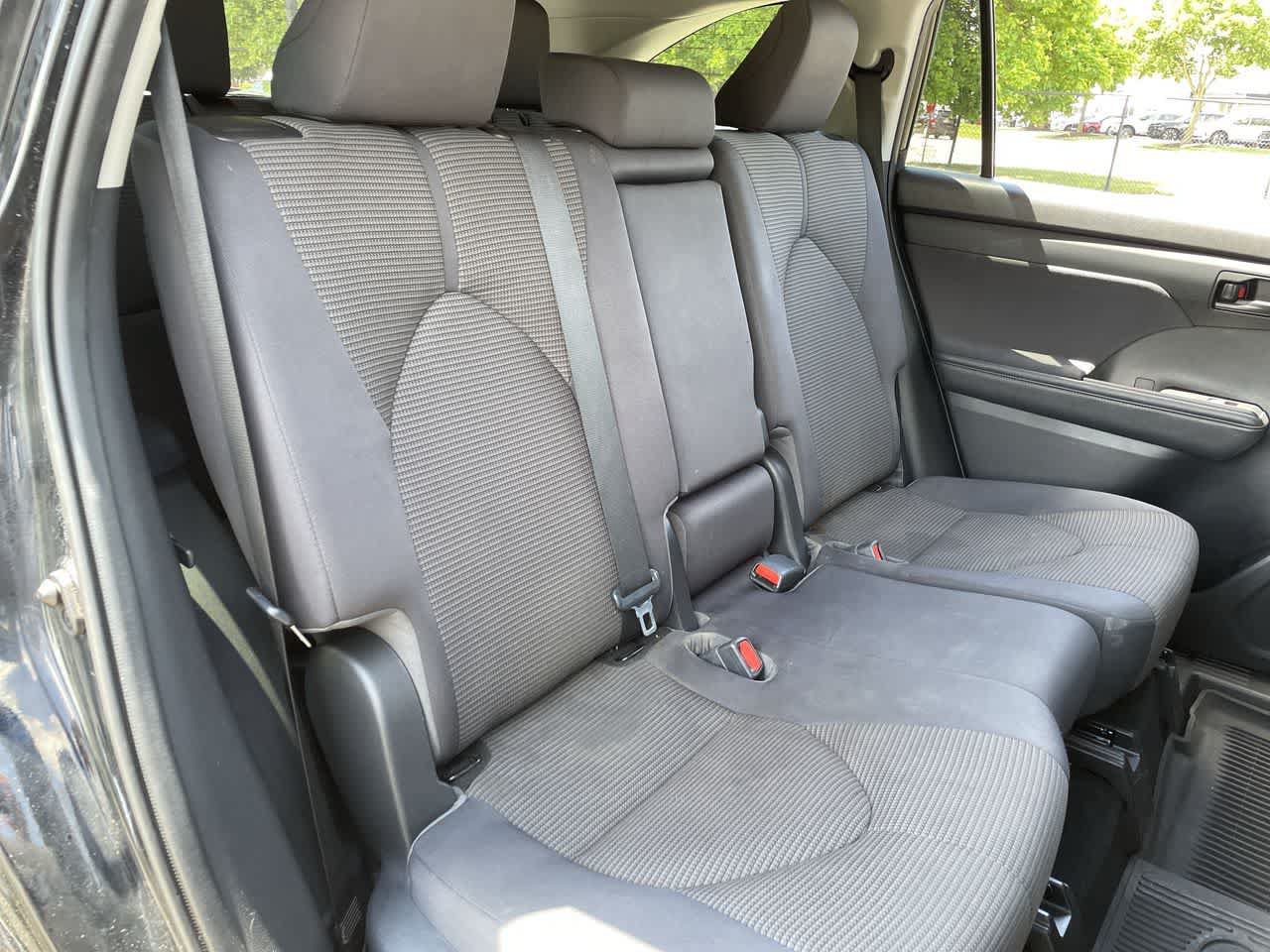 Used 2021 Toyota Highlander L AWD/4WD image 15