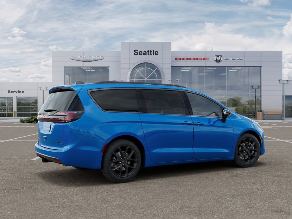 New 2027 Chrysler Pacifica Limited AWD/4WD image 5
