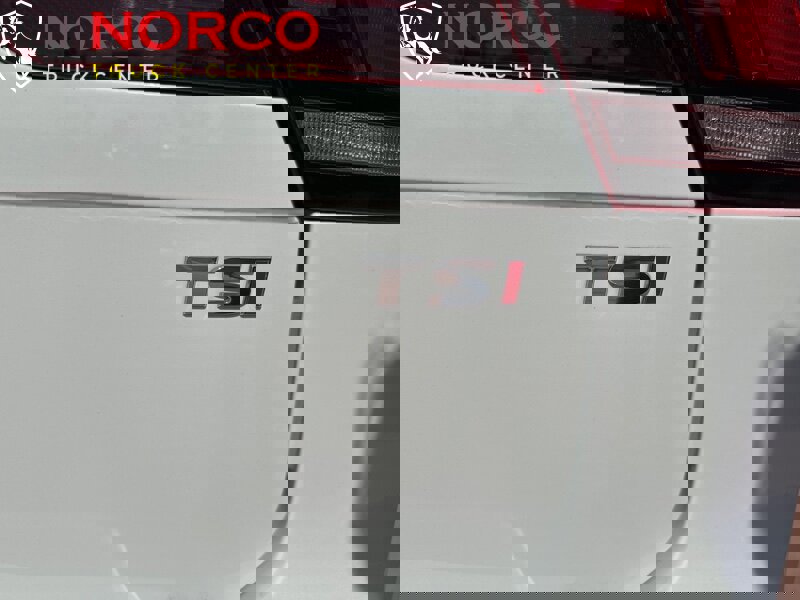 Used 2018 Volkswagen Tiguan SE image 12