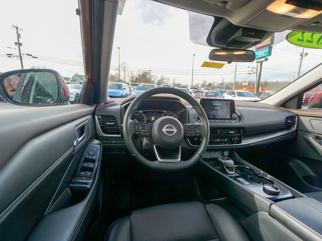 Used 2022 Nissan Rogue SV w/ SV Premium Package image 14