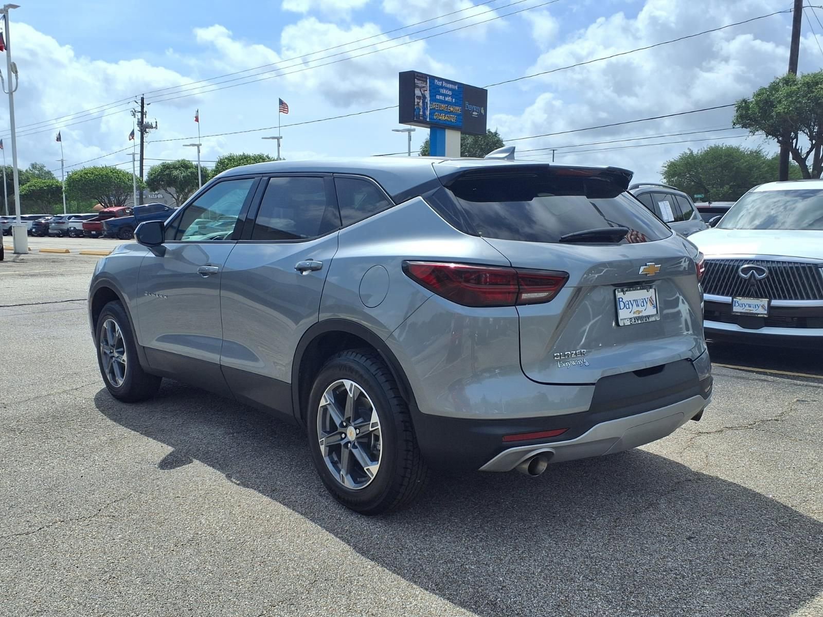 Used 2025 Chevrolet Blazer LT FWD image 23