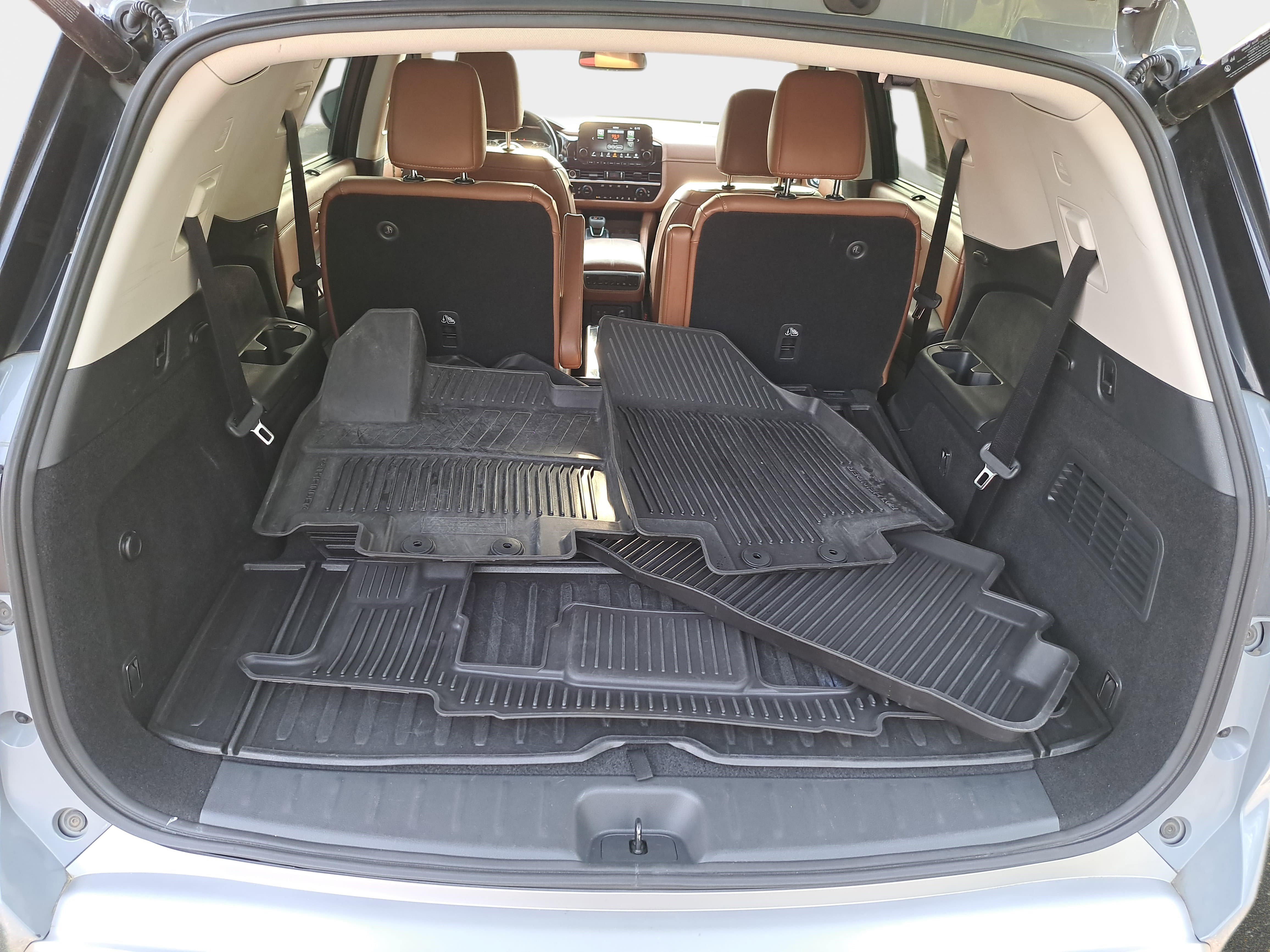 Used 2022 Nissan Pathfinder Platinum w/ Cargo Package image 12