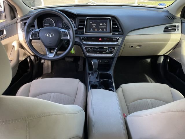 Used 2018 Hyundai Sonata SE w/ Cargo Package image 10