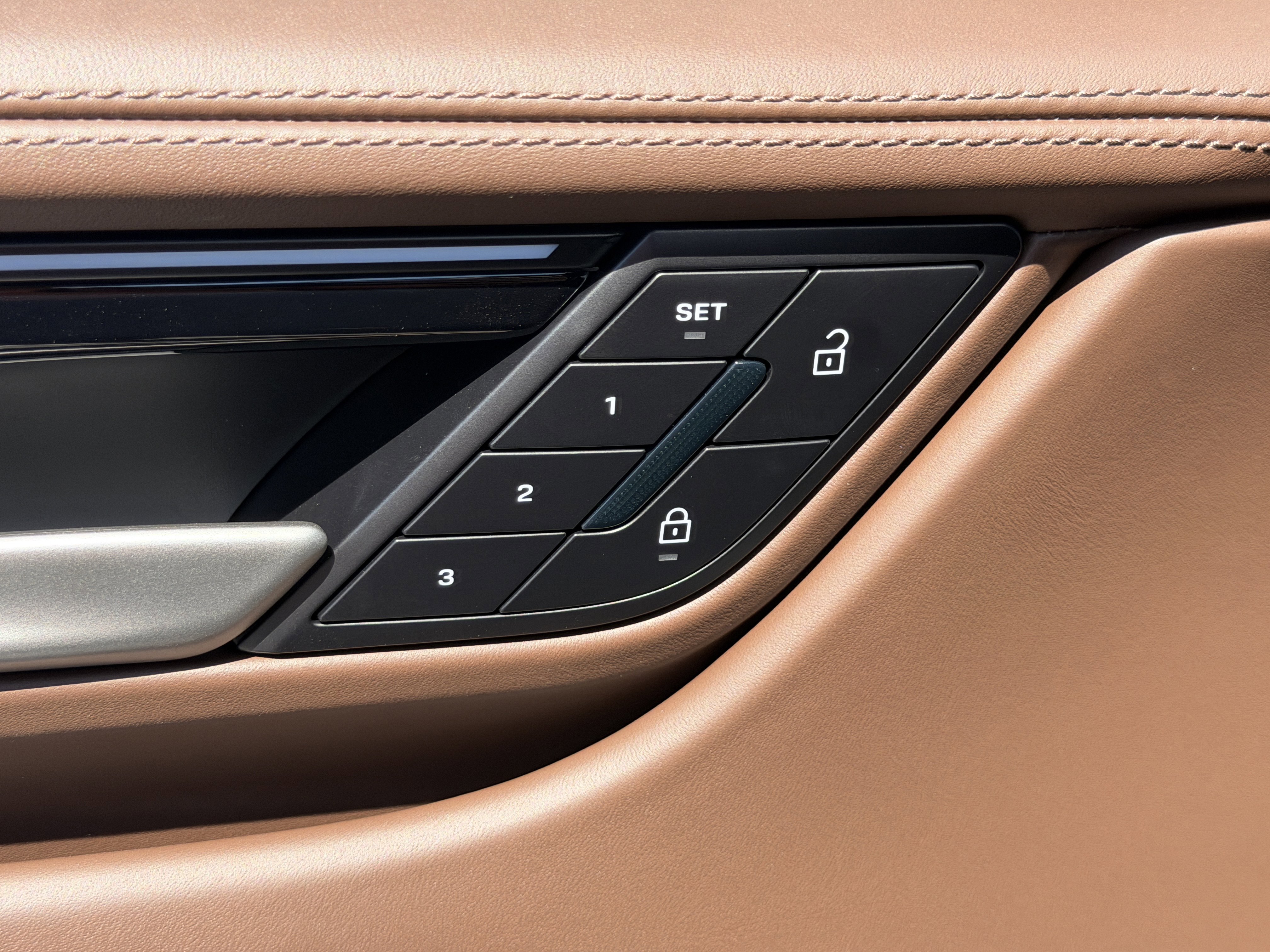 New 2026 Porsche Macan 4 Electric image 21