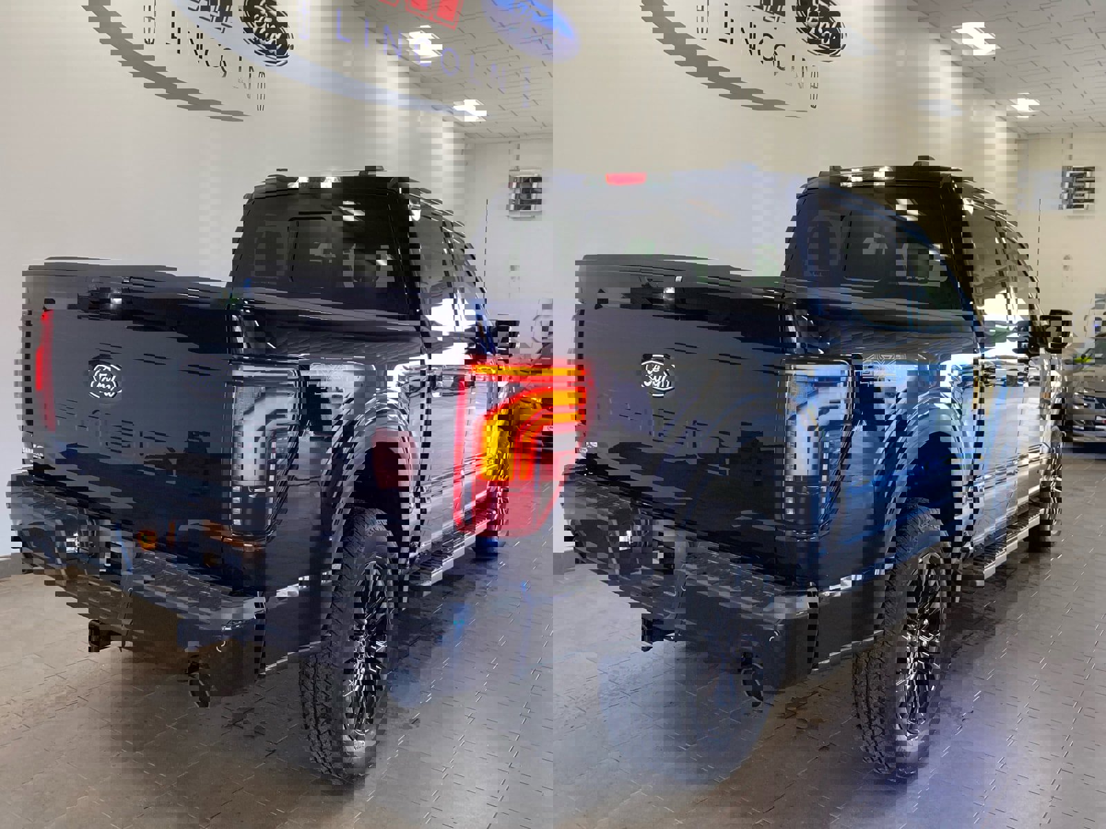 New 2025 Ford F150 Lariat w/ Equipment Group 501A Mid image 7