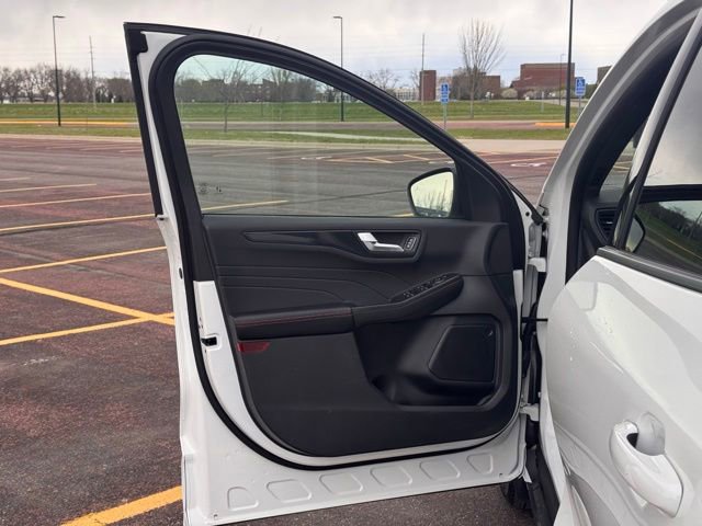 Used 2024 Ford Escape ST-Line w/ Tech Pack #1 AWD/4WD image 4