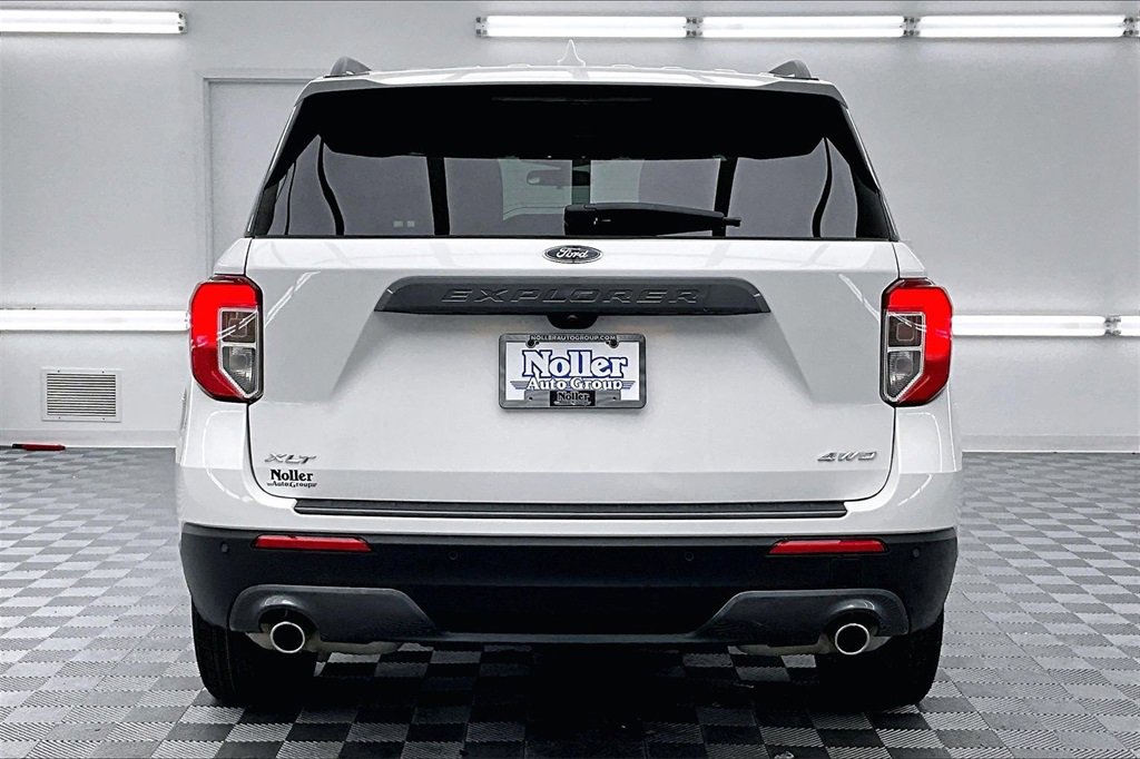 Used 2023 Ford Explorer XLT w/ Equipment Group 202A image 4