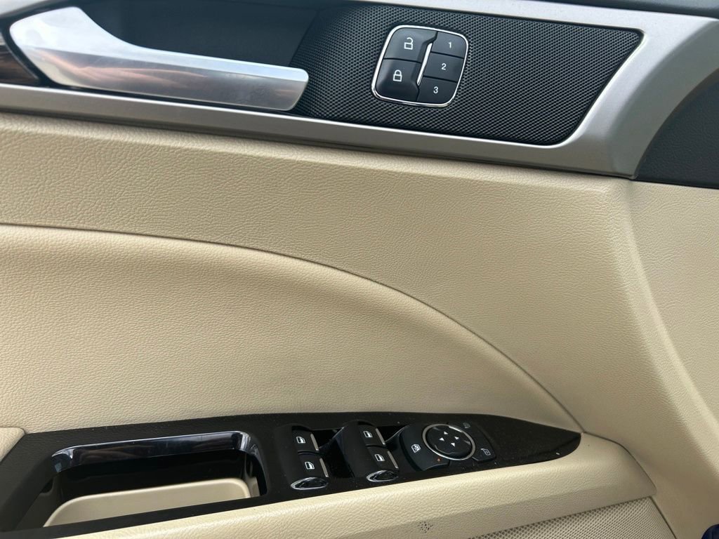 Used 2016 Ford Fusion SE w/ Equipment Group 502A image 12