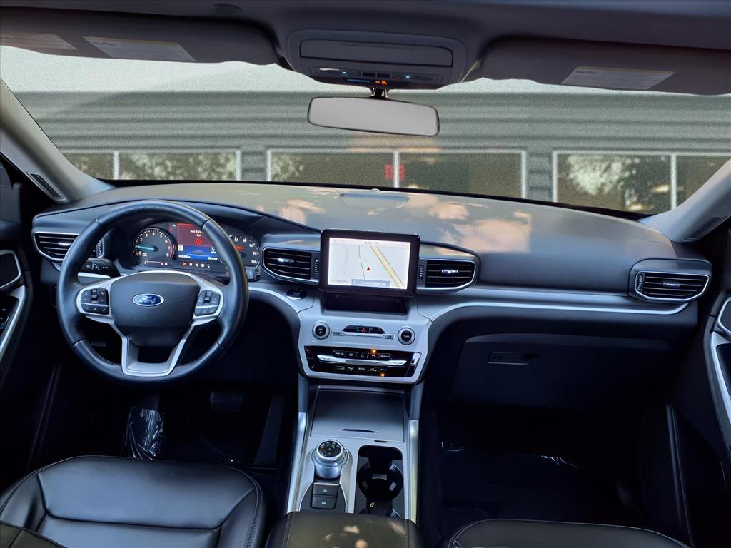 Used 2022 Ford Explorer XLT w/ Equipment Group 202A image 12