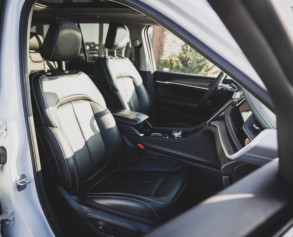 Used 2022 Jeep Grand Cherokee Limited 4xe image 38